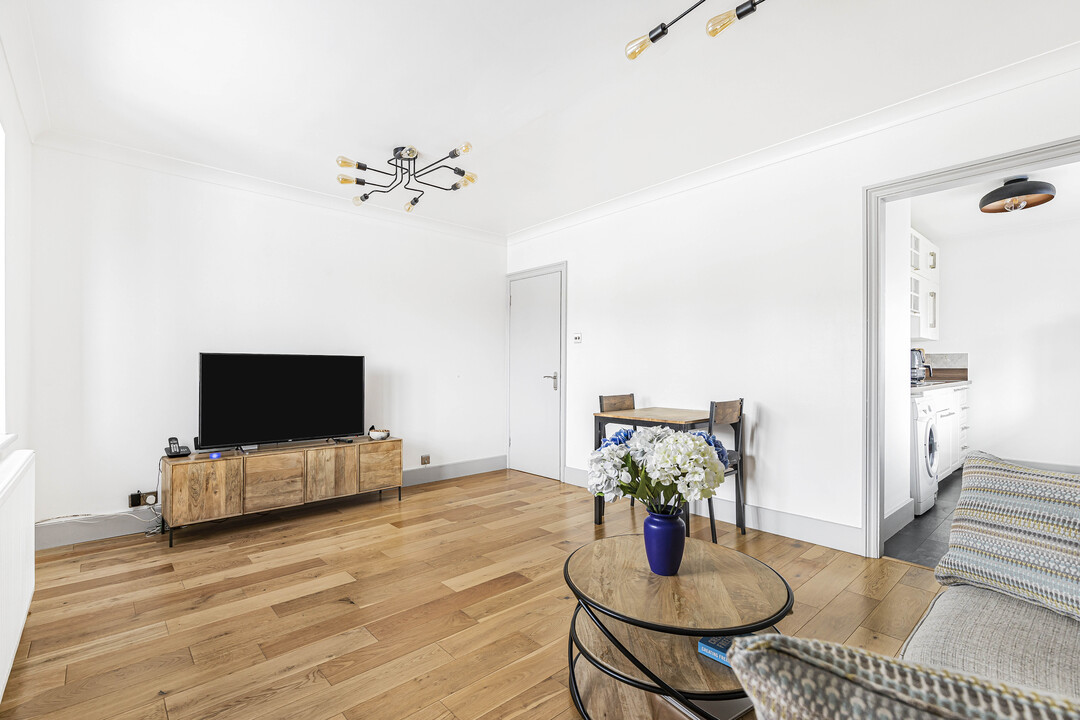 1 bed apartment for sale in Cypress Road, London  - Property Image 3