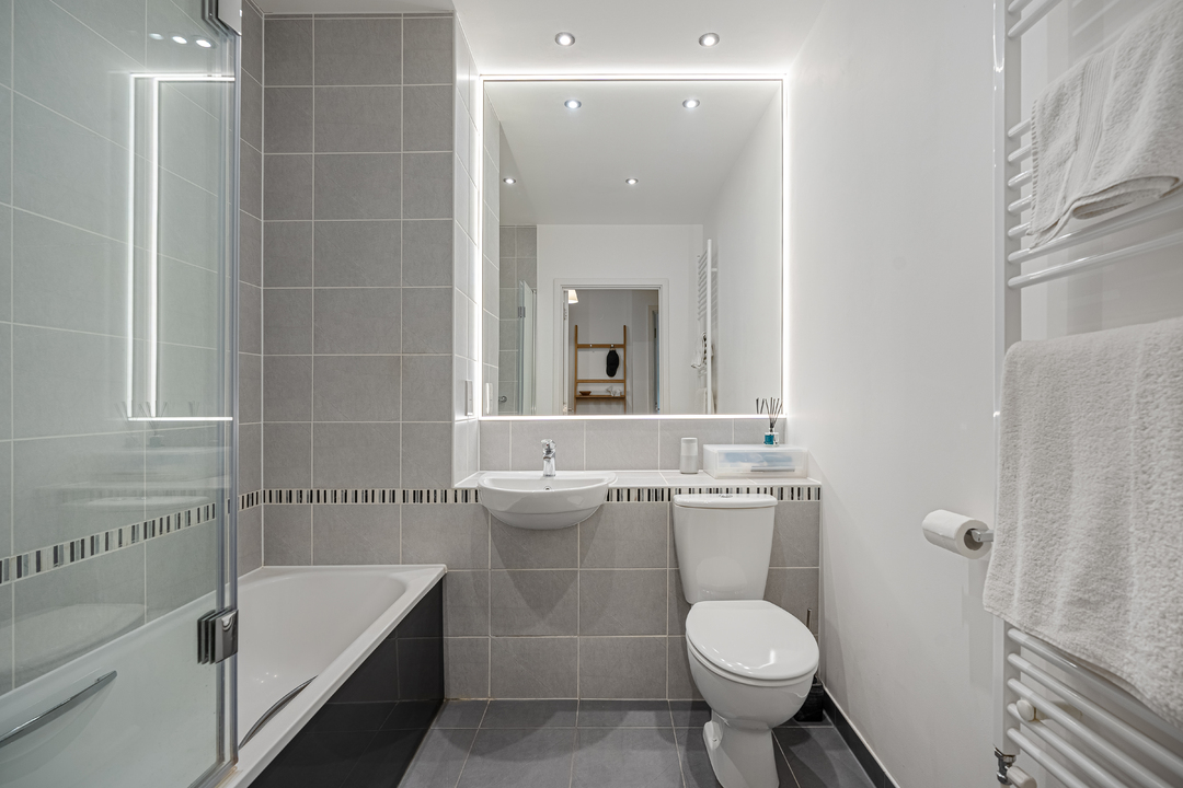 1 bed apartment for sale in Purley Way, Croydon 6