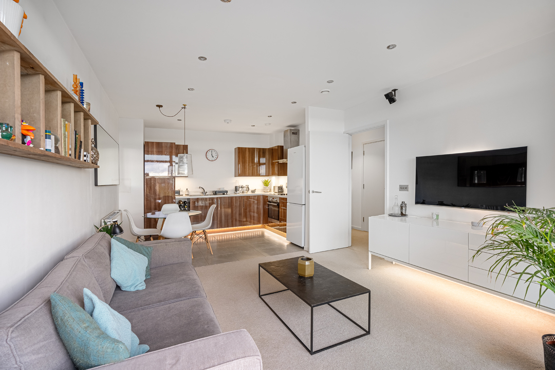 1 bed apartment for sale in Purley Way, Croydon 2
