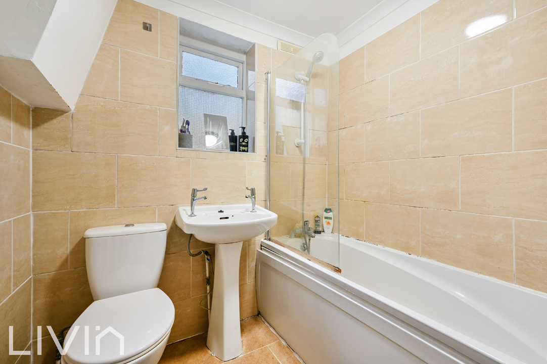 2 bed apartment for sale in Medora Road, London 8