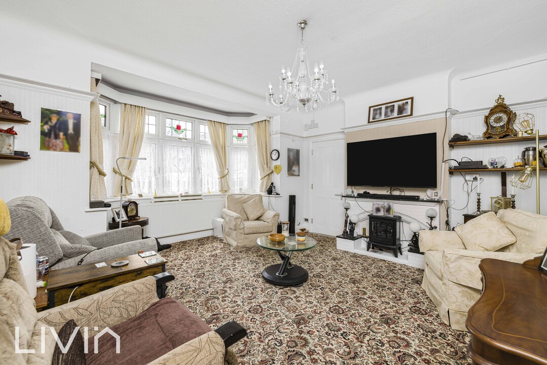 4 bed semi-detached house for sale in Addiscombe Road, Croydon  - Property Image 5