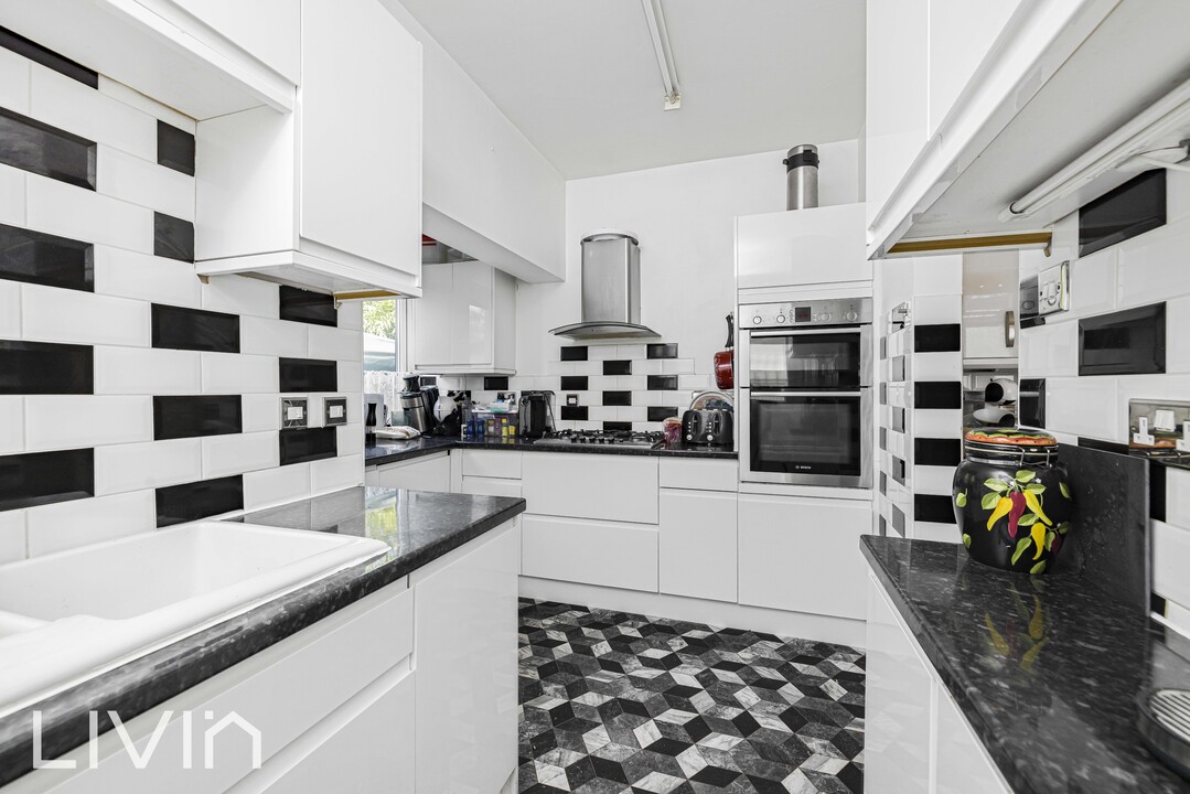 4 bed semi-detached house for sale in Addiscombe Road, Croydon 6