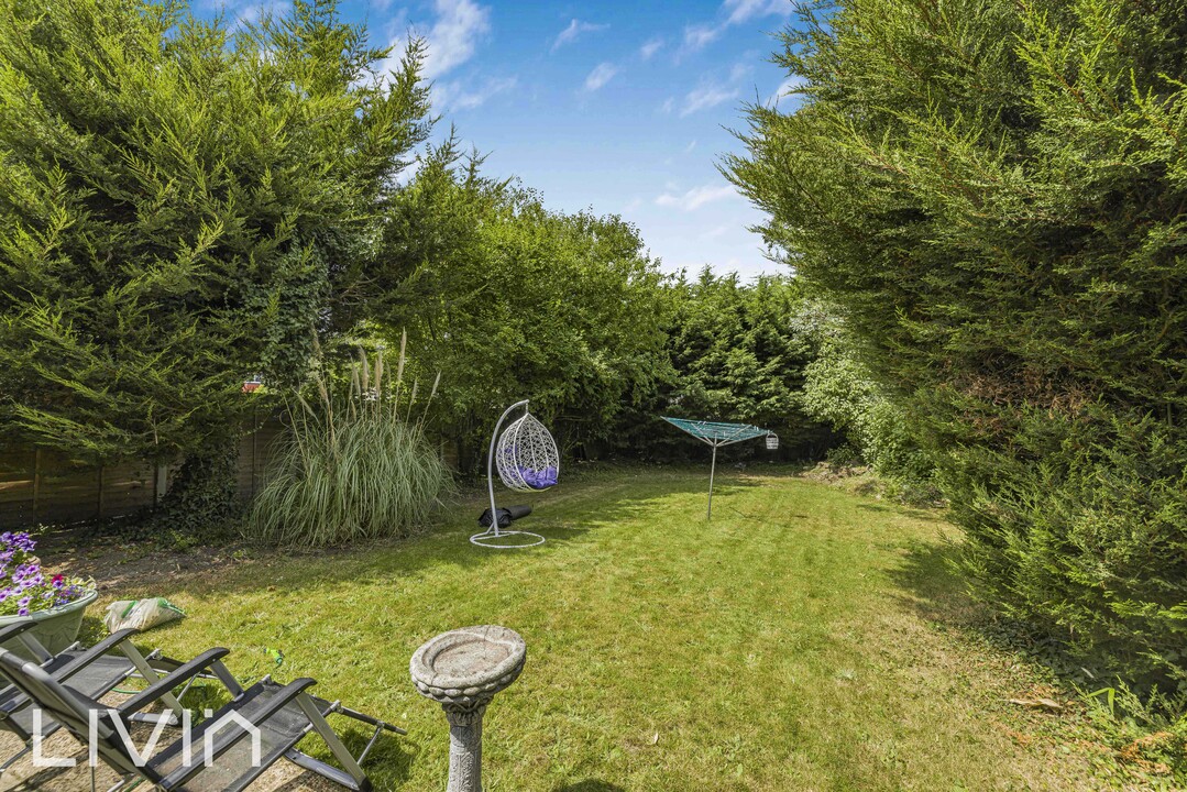 4 bed semi-detached house for sale in Addiscombe Road, Croydon 2