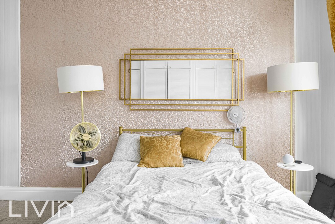 4 bed semi-detached house for sale in Addiscombe Road, Croydon 12