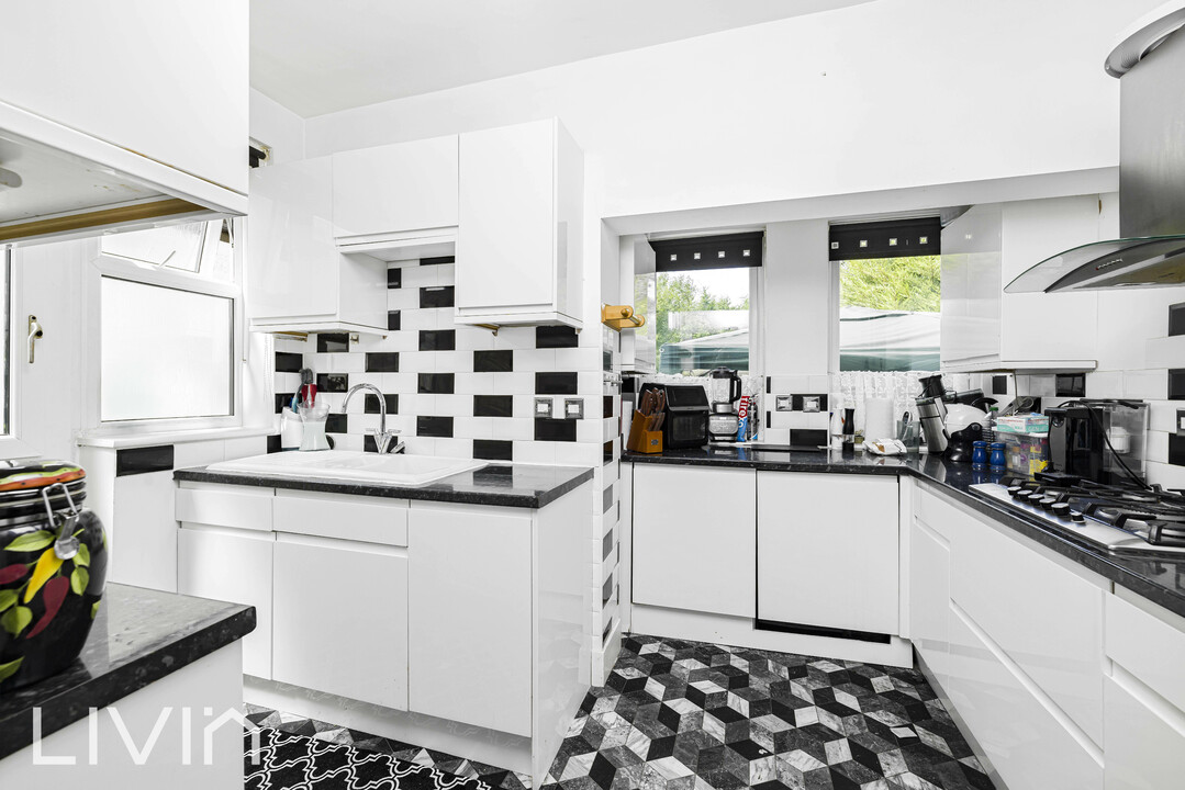 4 bed semi-detached house for sale in Addiscombe Road, Croydon  - Property Image 9