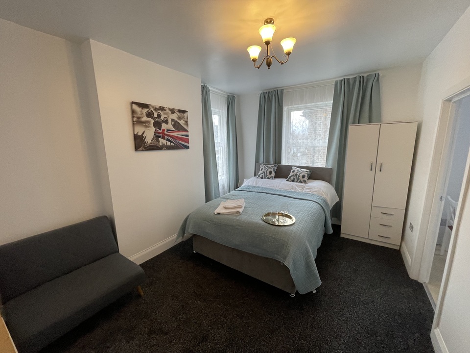 Studio flat to rent in Whitehorse Road, Croydon  - Property Image 2