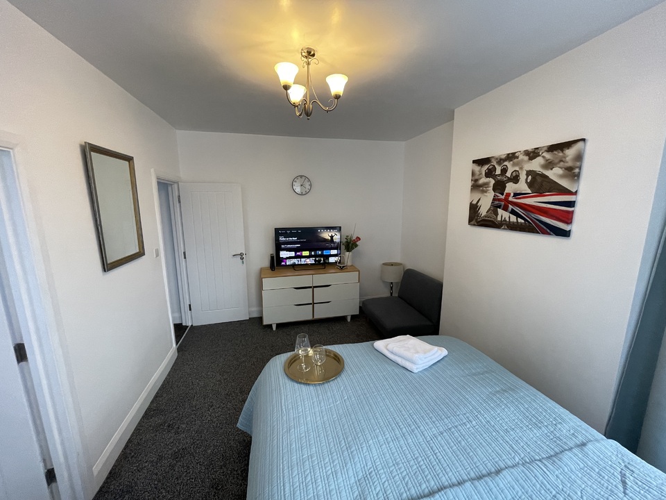 Studio flat to rent in Whitehorse Road, Croydon  - Property Image 3