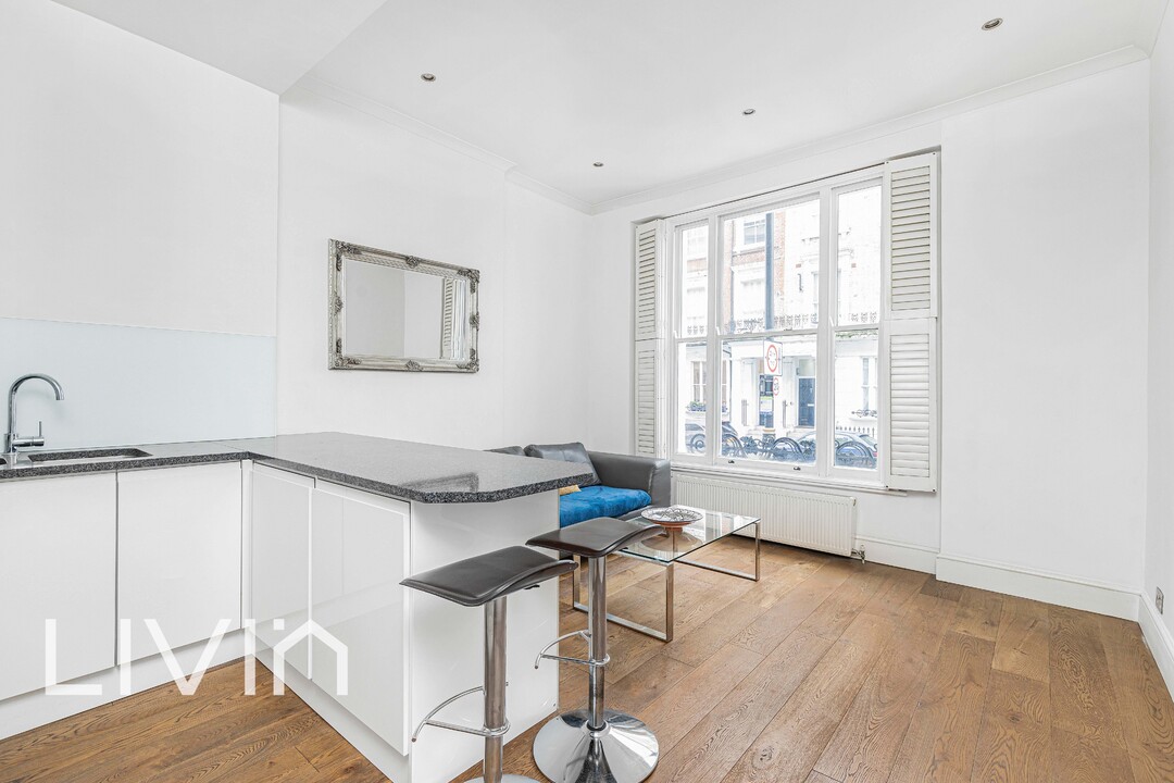 2 bed apartment for sale in Chepstow Road, London  - Property Image 2