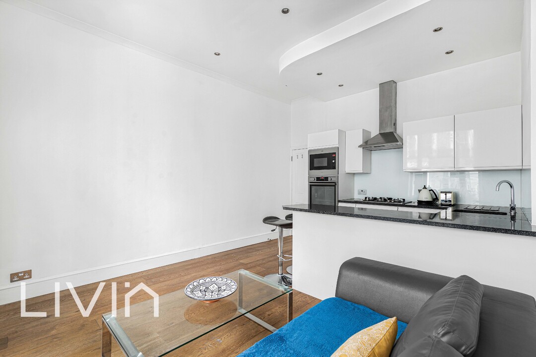 2 bed apartment for sale in Chepstow Road, London  - Property Image 5