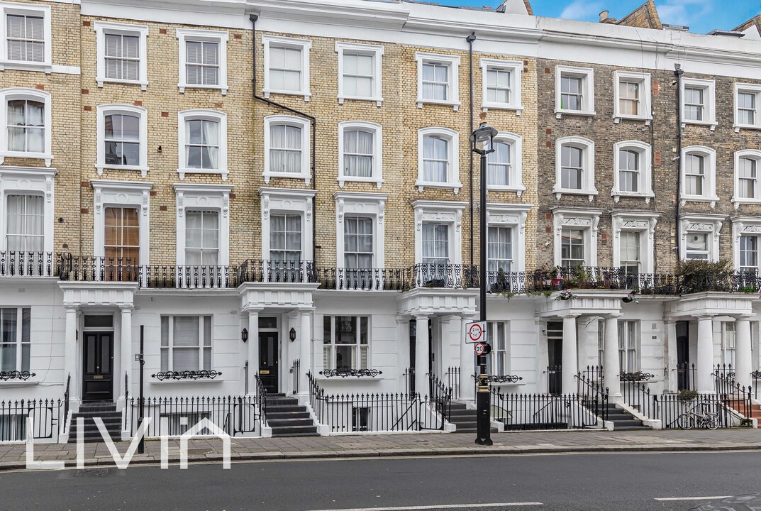 2 bed apartment for sale in Chepstow Road, London  - Property Image 1