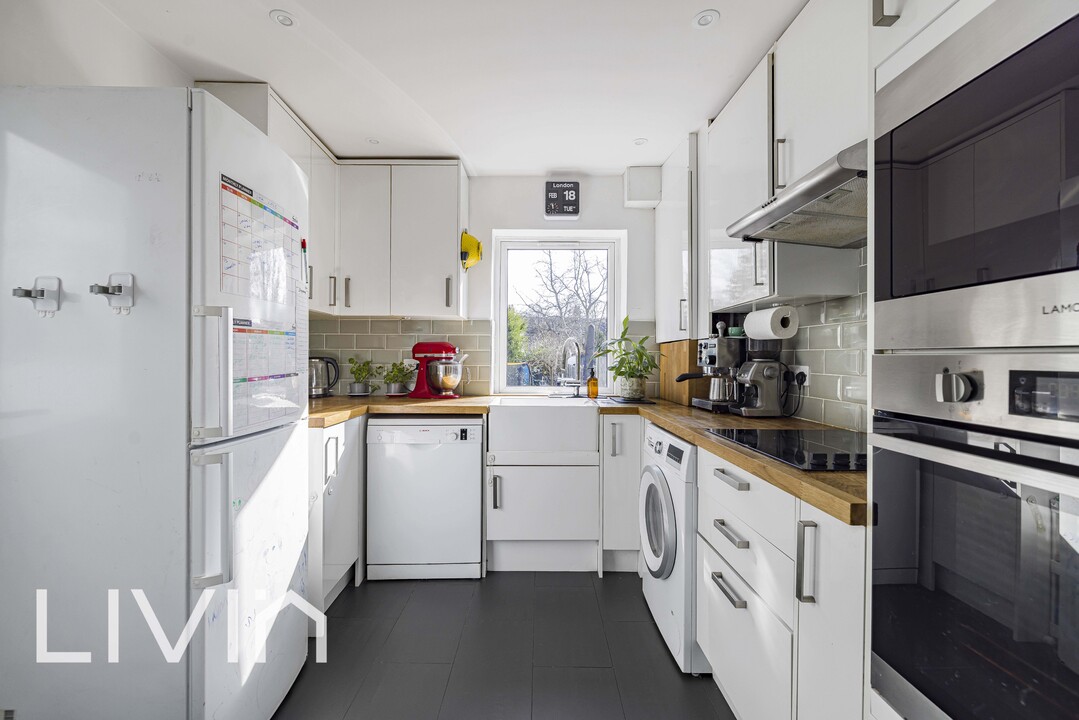 4 bed terraced house for sale in Rothesay Road, London 7