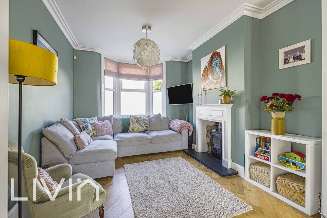 4 bed terraced house for sale in Rothesay Road, London 2