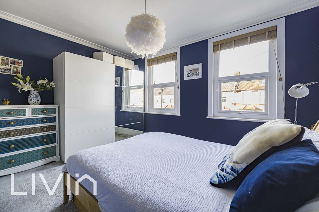 4 bed terraced house for sale in Rothesay Road, London 11