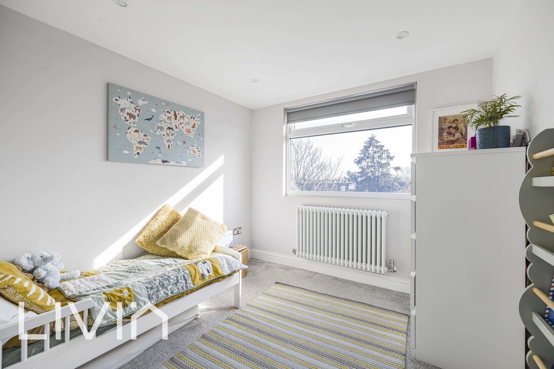 4 bed terraced house for sale in Rothesay Road, London 16