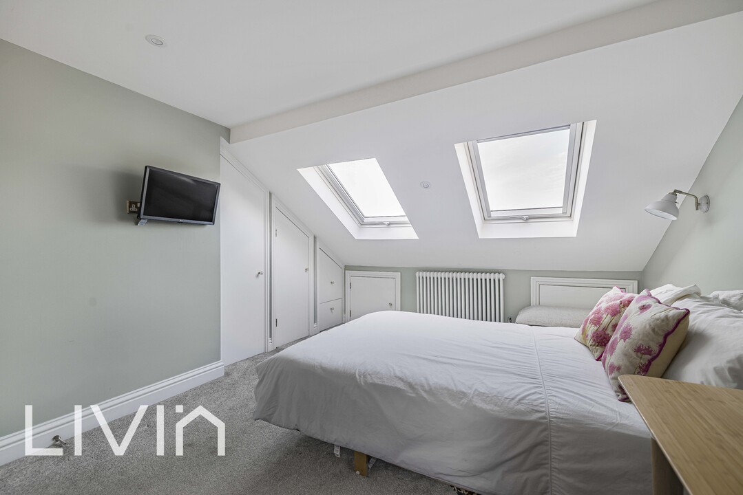 4 bed terraced house for sale in Rothesay Road, London 18