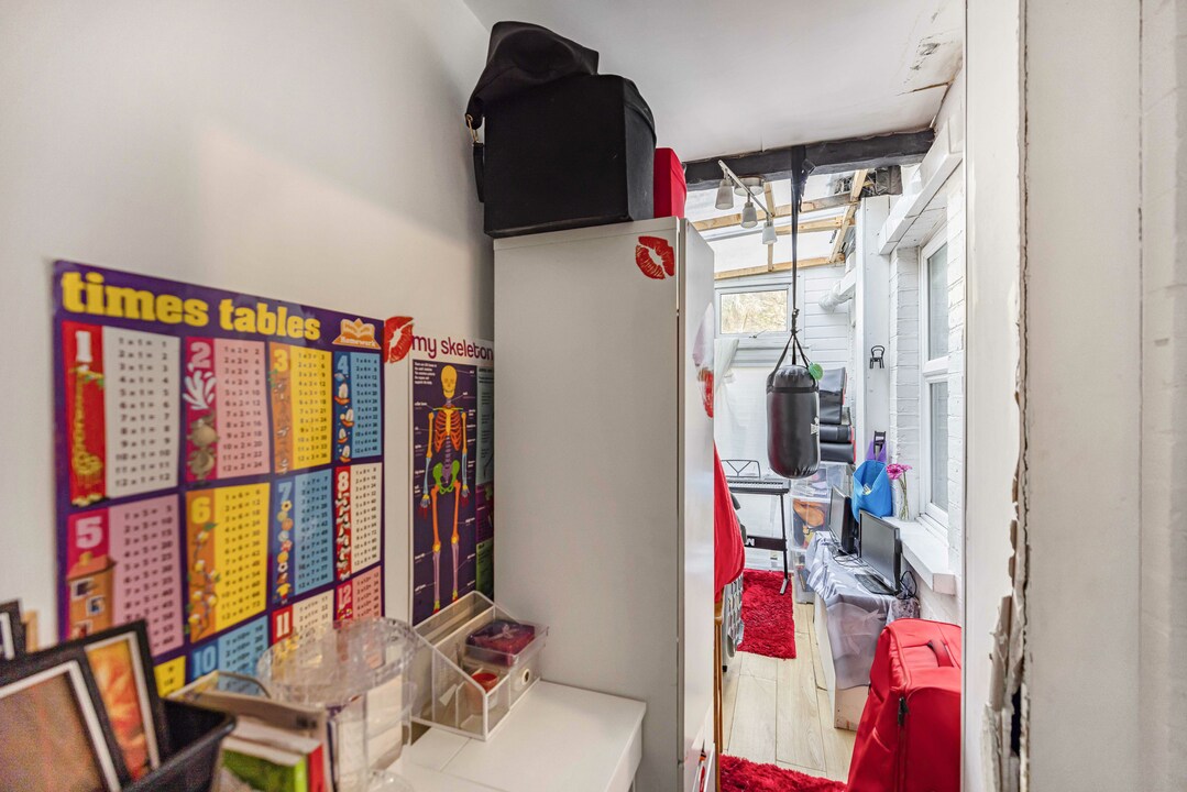 2 bed maisonette for sale in Greenside Road, Croydon 14