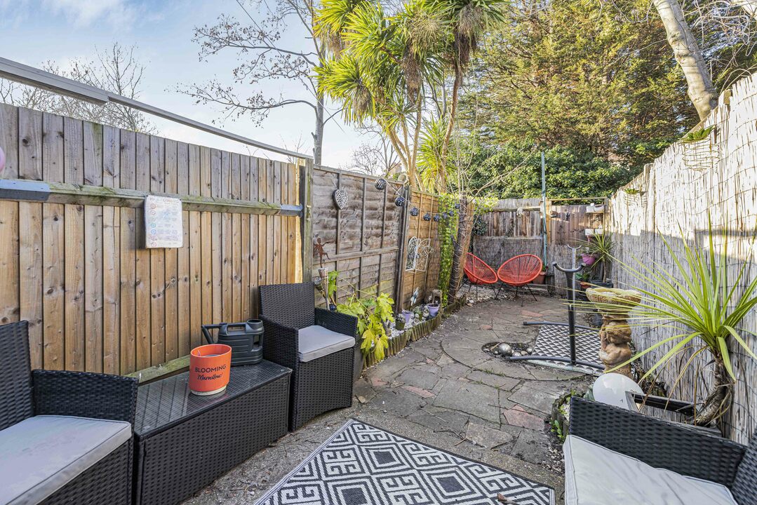 2 bed maisonette for sale in Greenside Road, Croydon 15