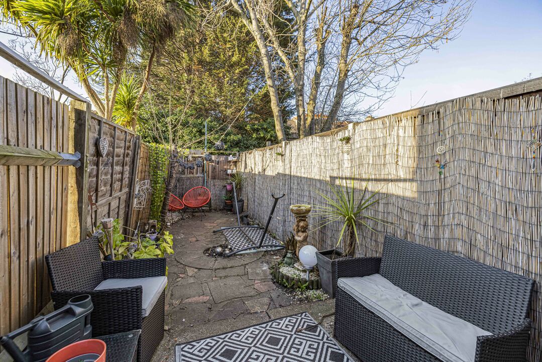 2 bed maisonette for sale in Greenside Road, Croydon 16