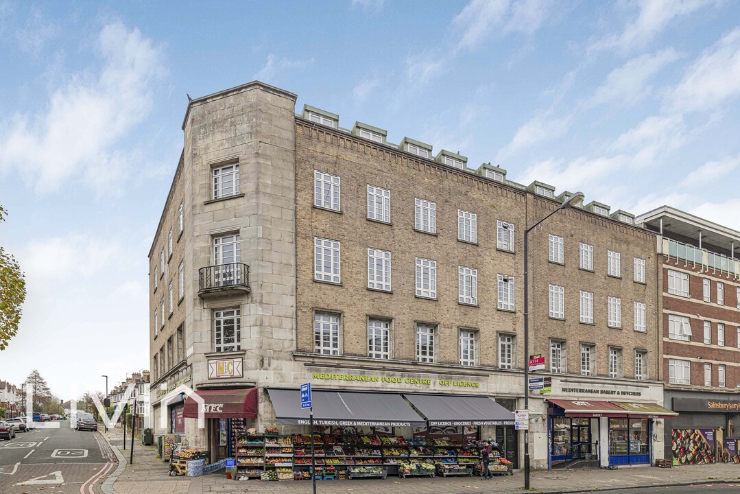 2 bed apartment for sale in Streatham Hill, London  - Property Image 3