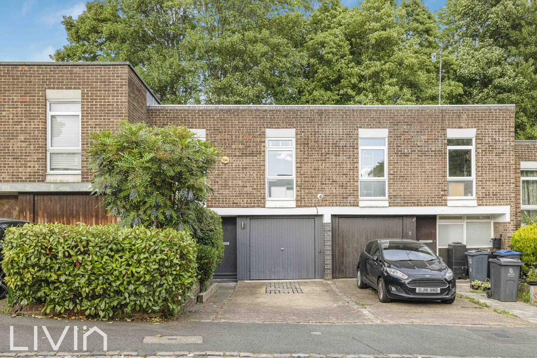 4 bed terraced house for sale in Hunters Way, Croydon  - Property Image 3