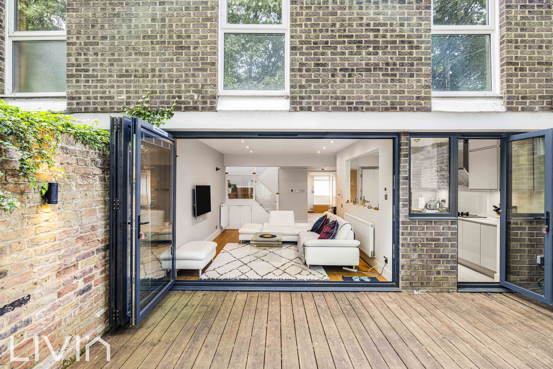 4 bed terraced house for sale in Hunters Way, Croydon  - Property Image 6