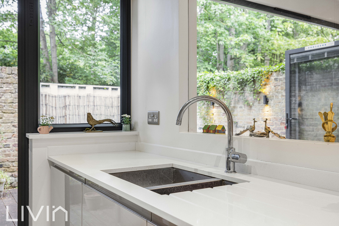 4 bed terraced house for sale in Hunters Way, Croydon  - Property Image 7