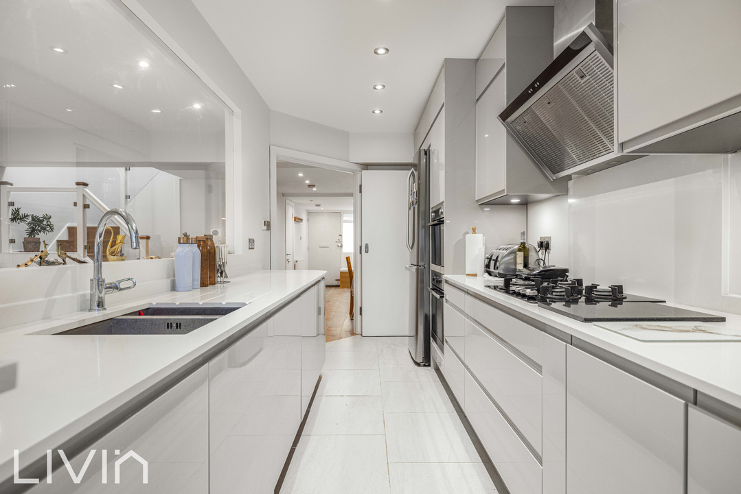 4 bed terraced house for sale in Hunters Way, Croydon  - Property Image 8