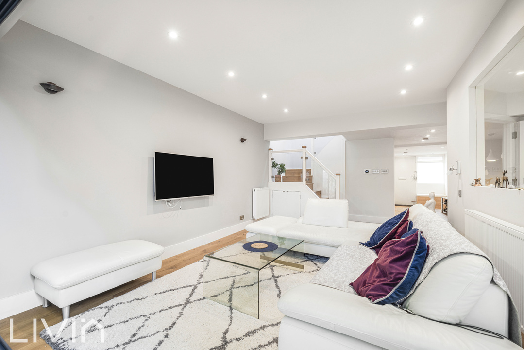 4 bed terraced house for sale in Hunters Way, Croydon  - Property Image 4