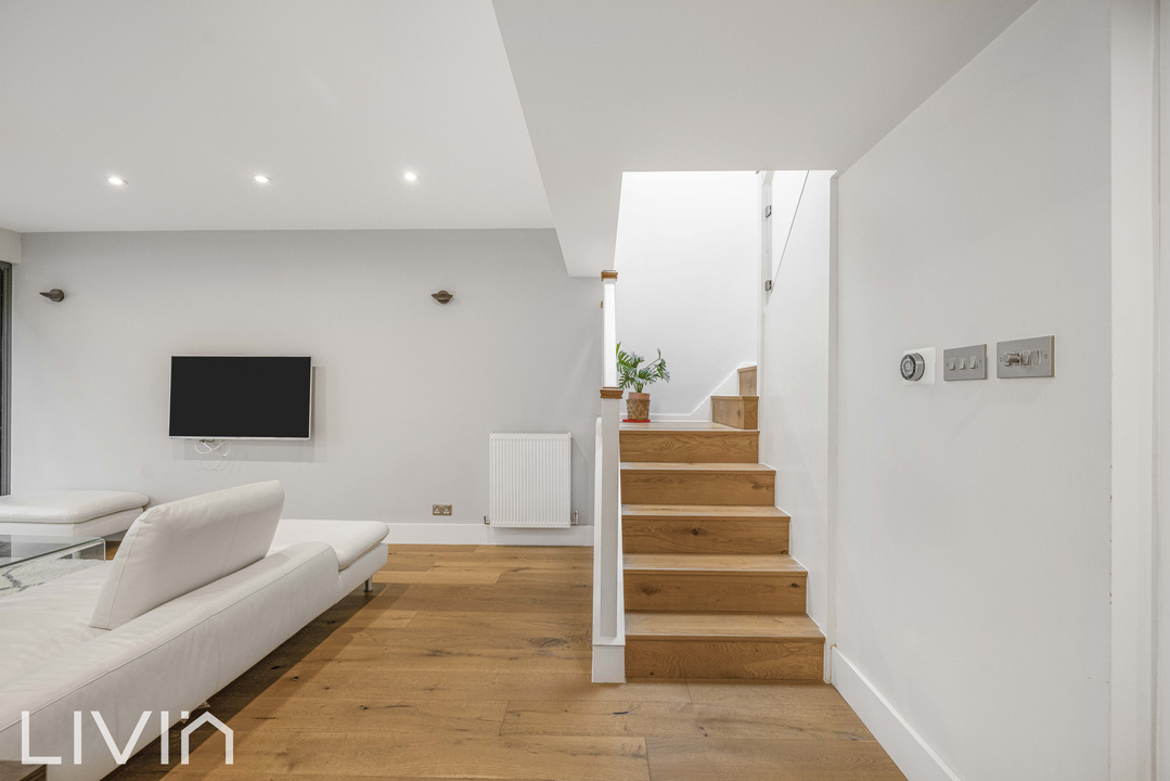 4 bed terraced house for sale in Hunters Way, Croydon  - Property Image 11