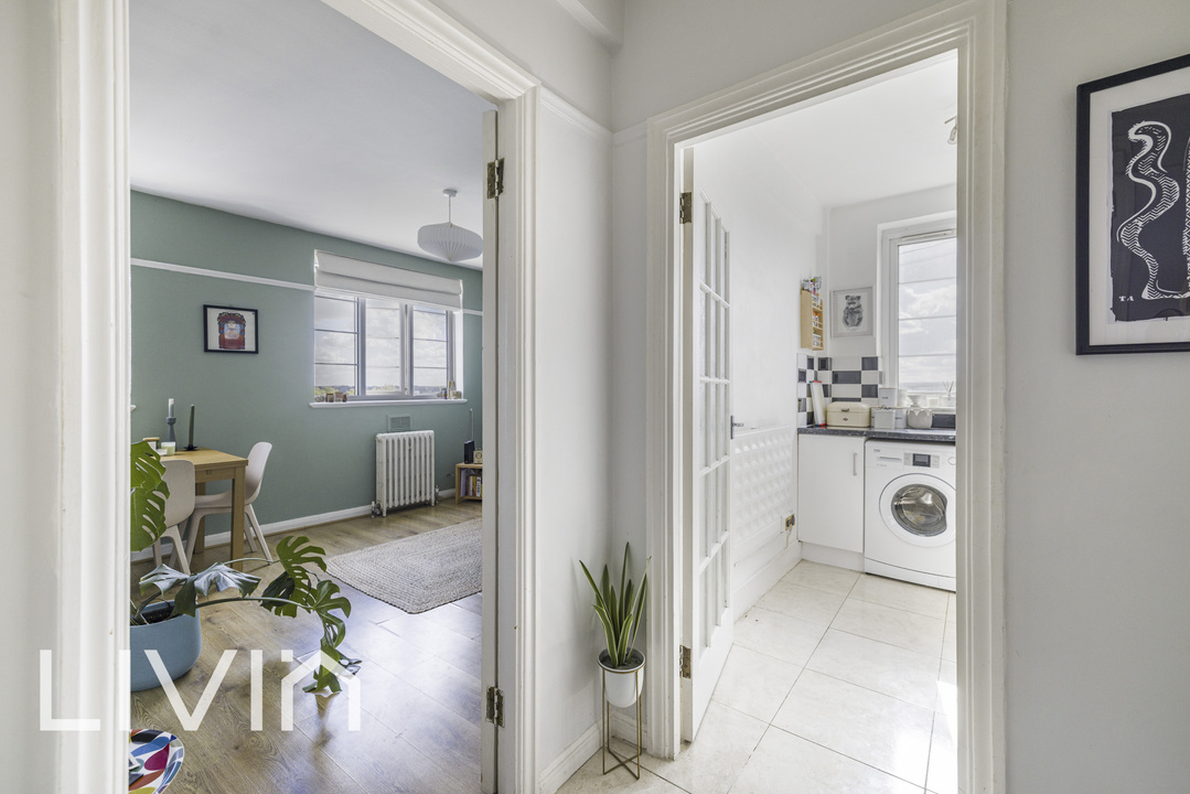 1 bed apartment for sale in Sherborne Court, London  - Property Image 2