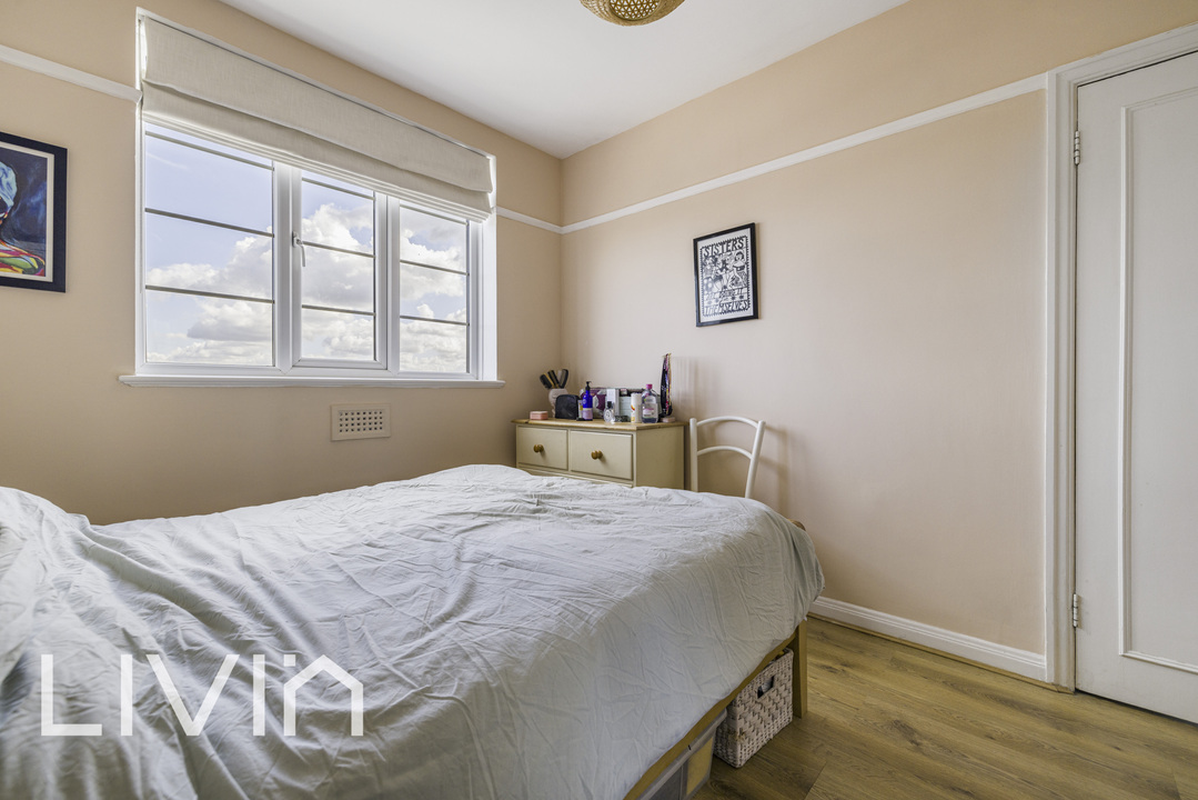 1 bed apartment for sale in Sherborne Court, London  - Property Image 7