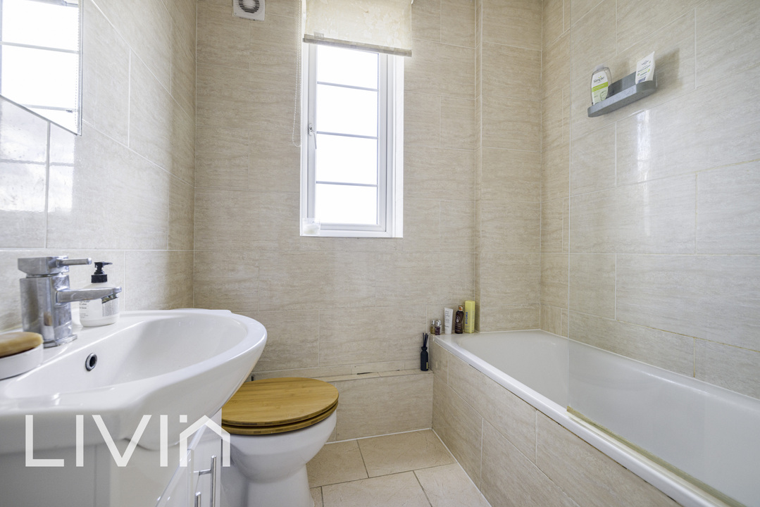 1 bed apartment for sale in Sherborne Court, London  - Property Image 9