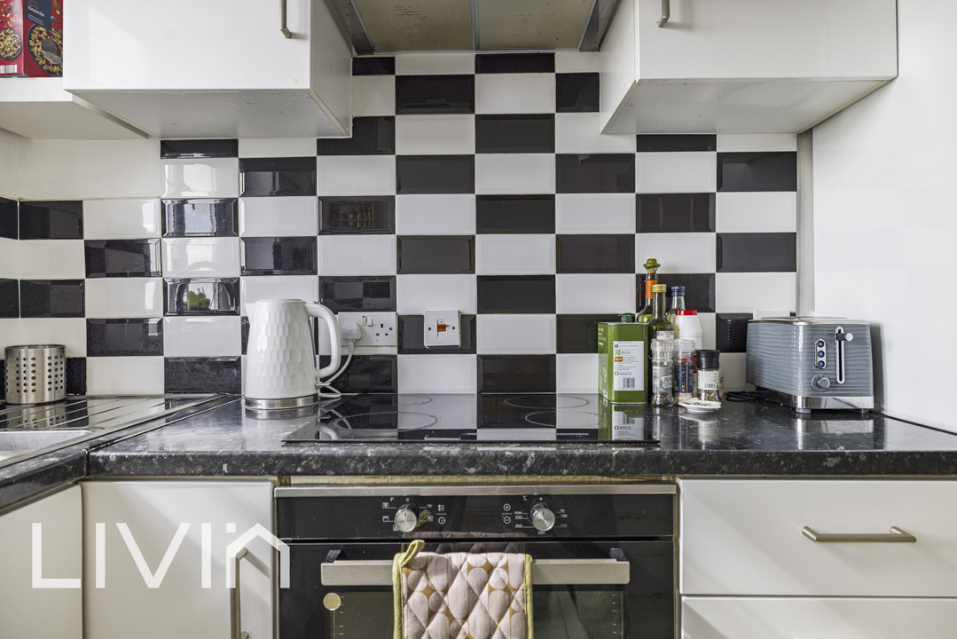 1 bed apartment for sale in Sherborne Court, London  - Property Image 11
