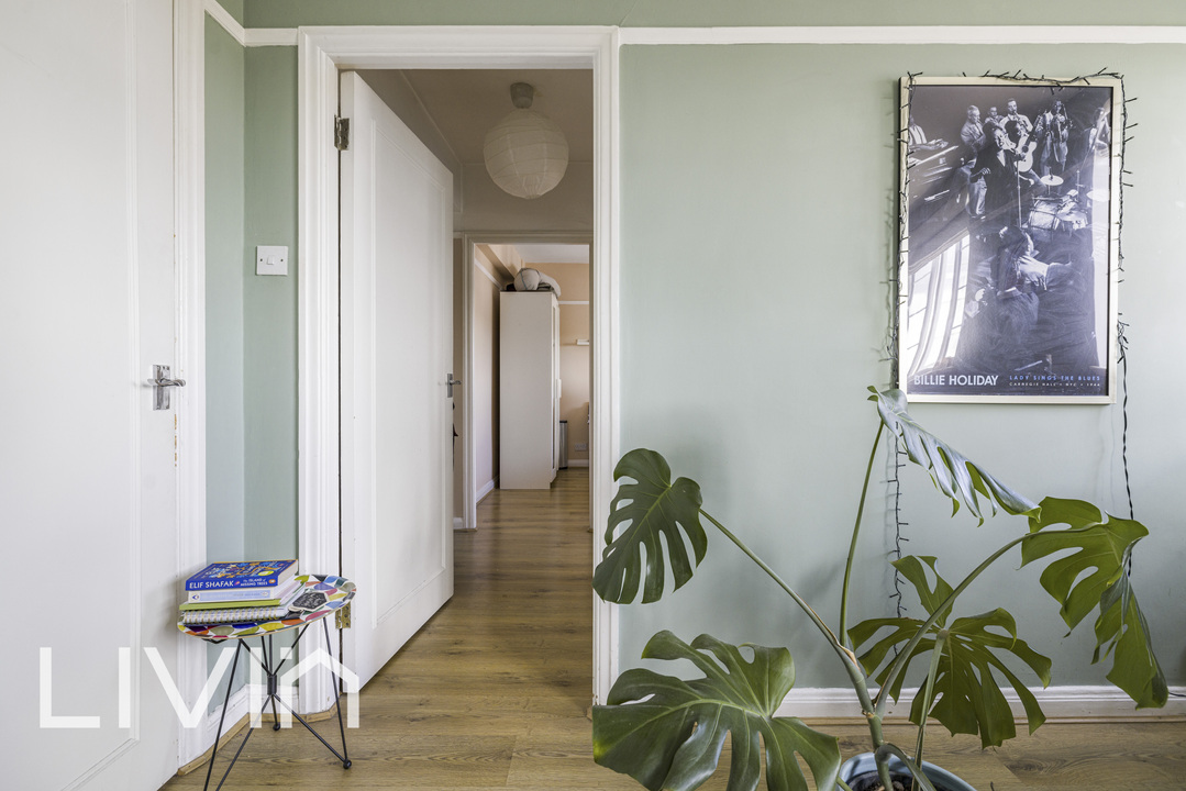 1 bed apartment for sale in Sherborne Court, London  - Property Image 5