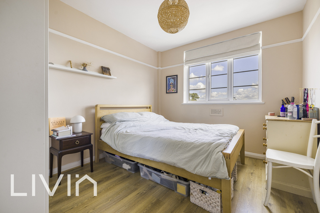 1 bed apartment for sale in Sherborne Court, London  - Property Image 6