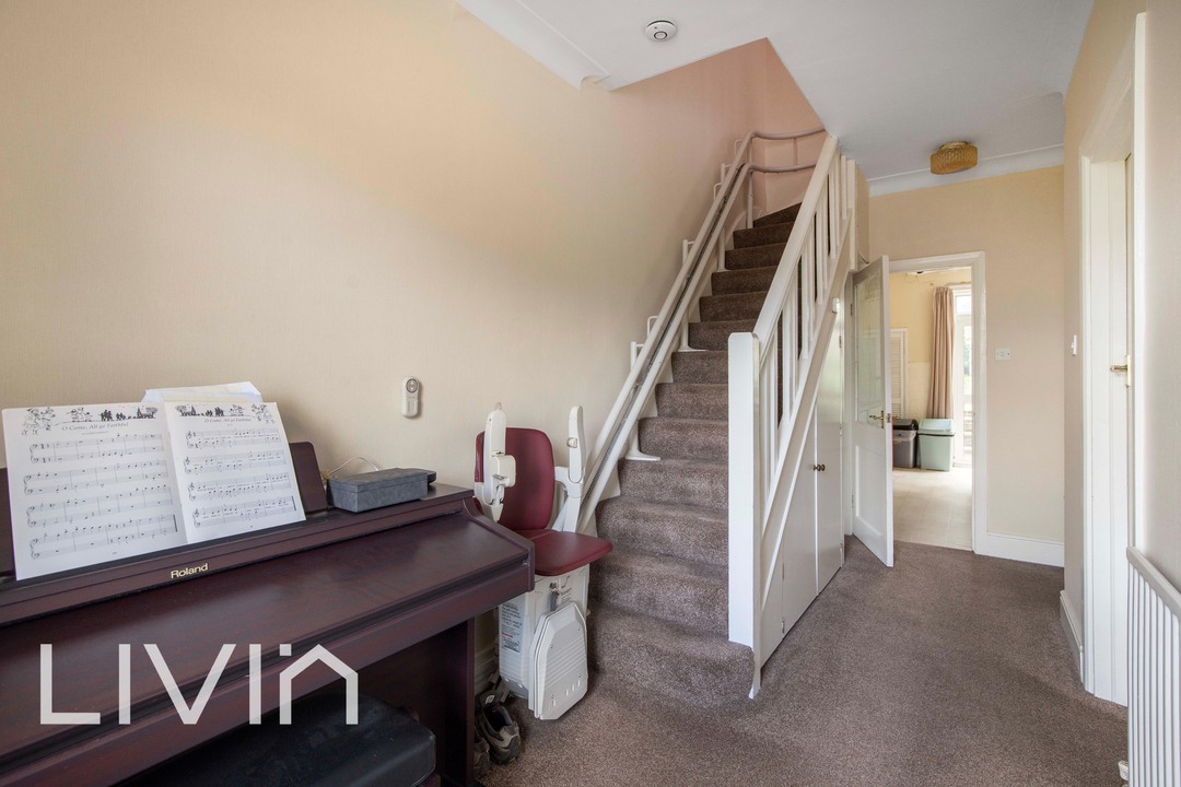 House for sale in Ross Road, London 8