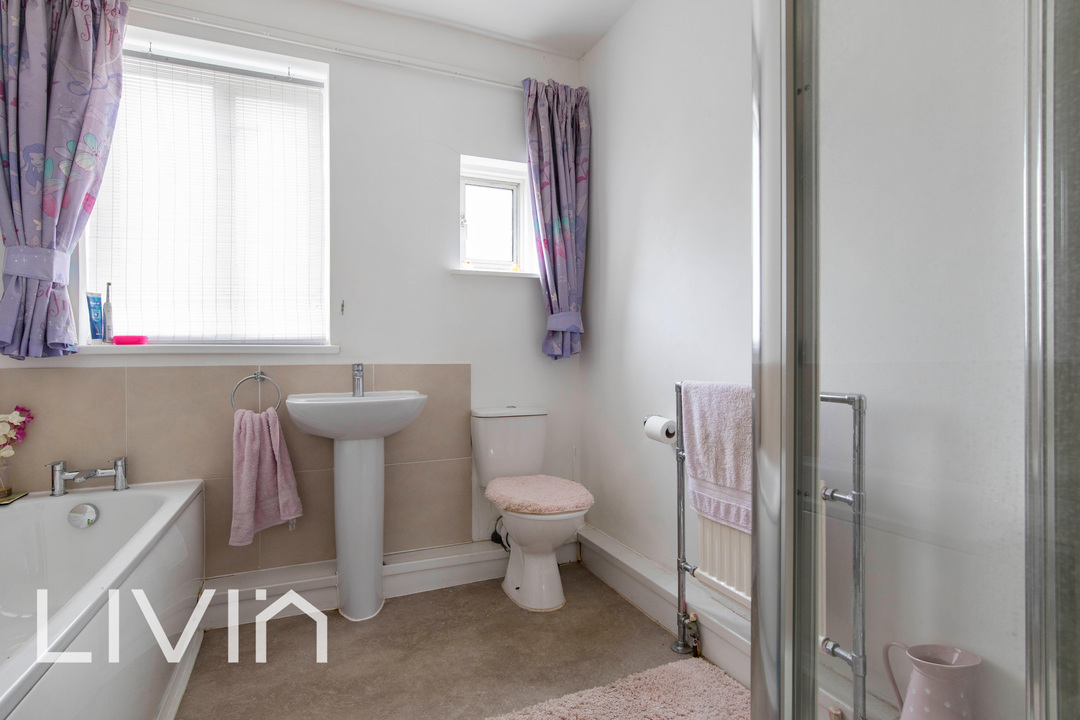 House for sale in Ross Road, London 9