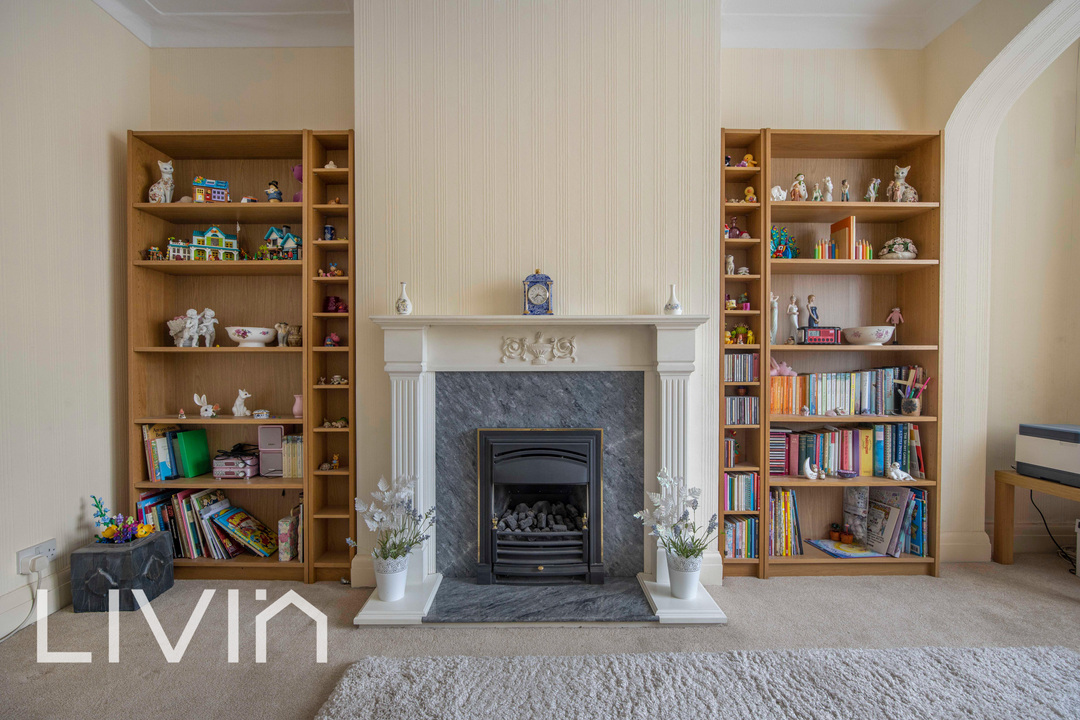 House for sale in Ross Road, London 10