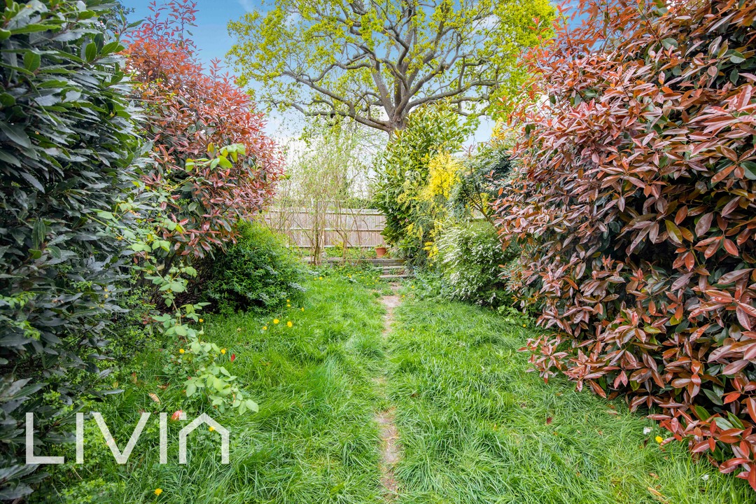House for sale in Ross Road, London 12