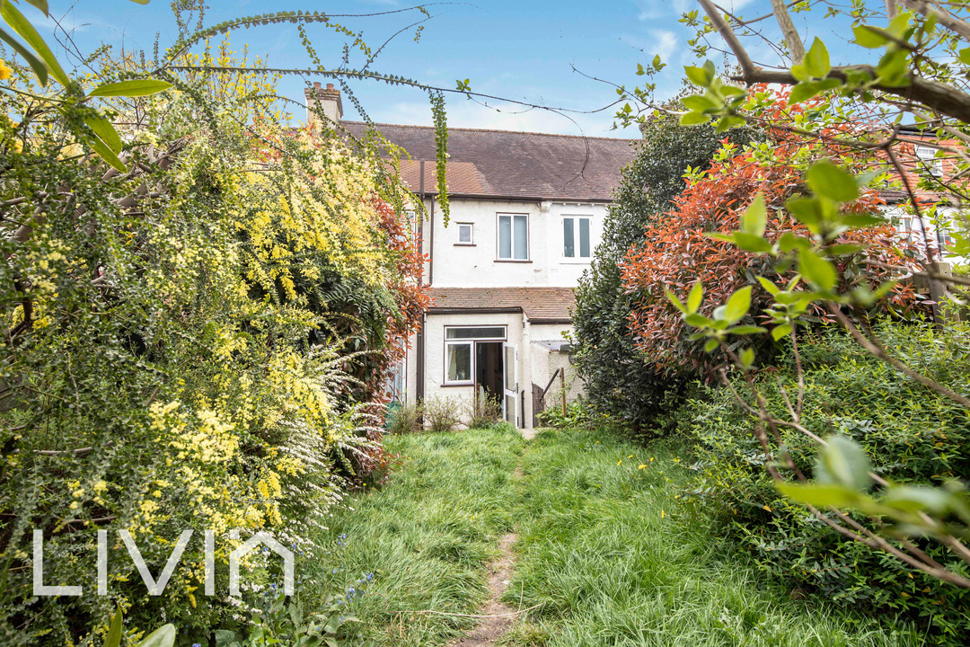 House for sale in Ross Road, London 13