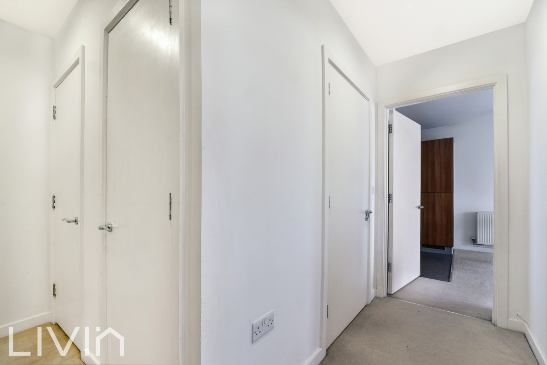 1 bed apartment for sale in Peebles Court, Croydon 5