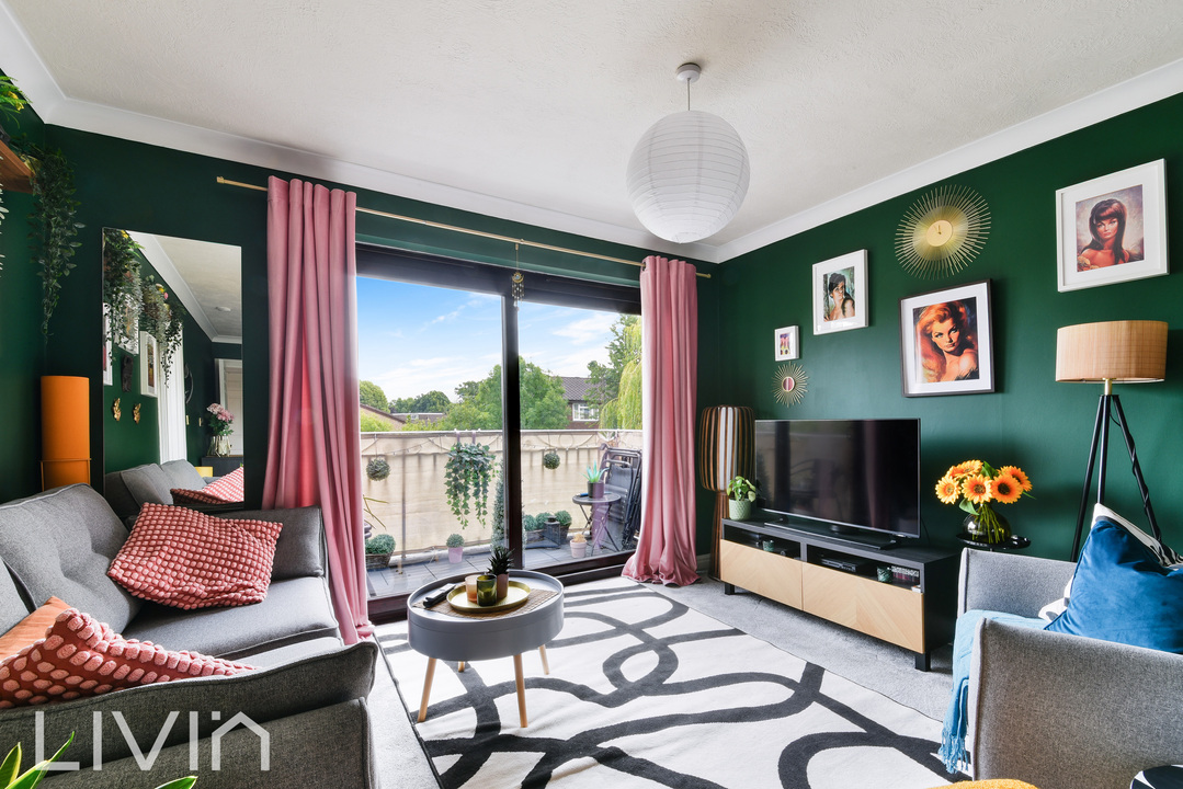 2 bed apartment for sale in Fleetwood Close, Croydon  - Property Image 2