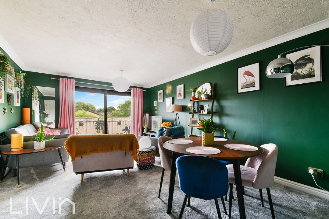 2 bed apartment for sale in Fleetwood Close, Croydon  - Property Image 3