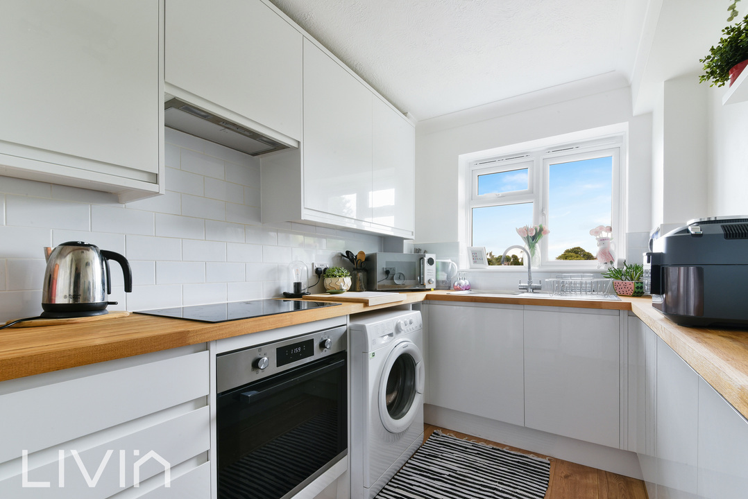 2 bed apartment for sale in Fleetwood Close, Croydon  - Property Image 5