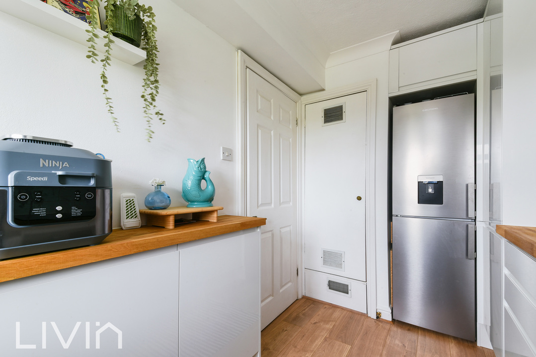 2 bed apartment for sale in Fleetwood Close, Croydon  - Property Image 7