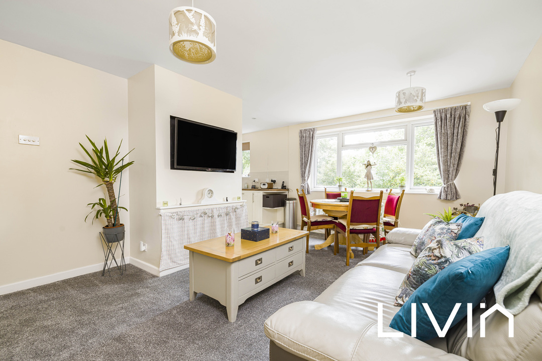 2 bed apartment for sale in St. Anns Way, South Croydon  - Property Image 2