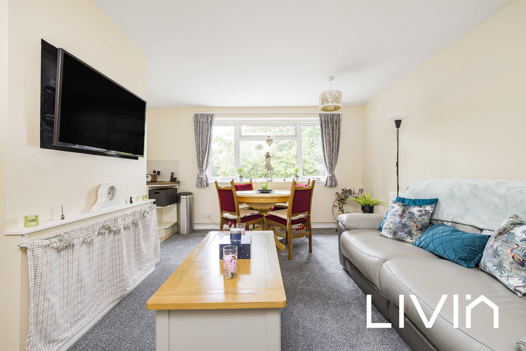 2 bed apartment for sale in St. Anns Way, South Croydon  - Property Image 3