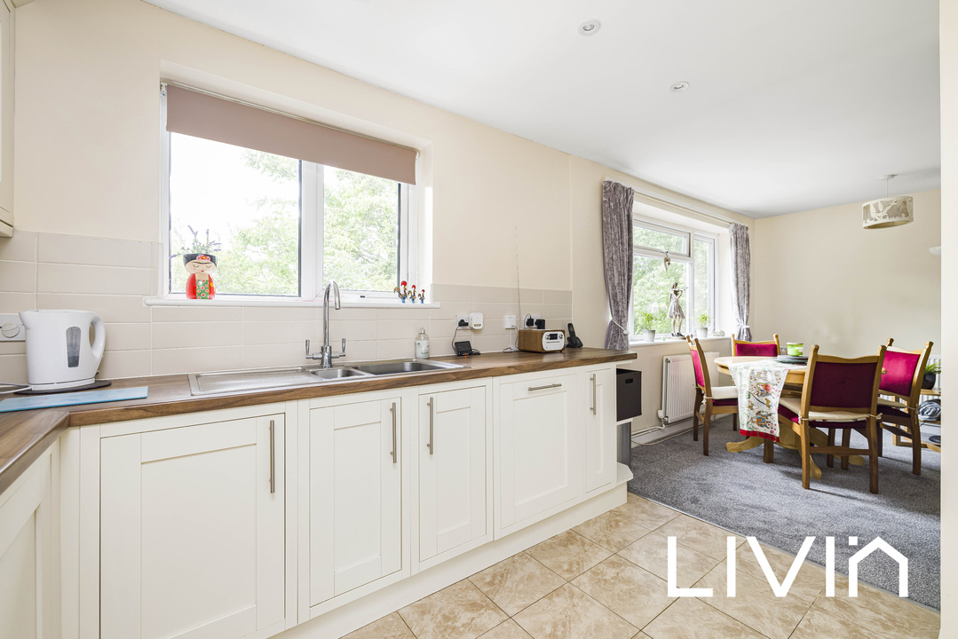 2 bed apartment for sale in St. Anns Way, South Croydon 6