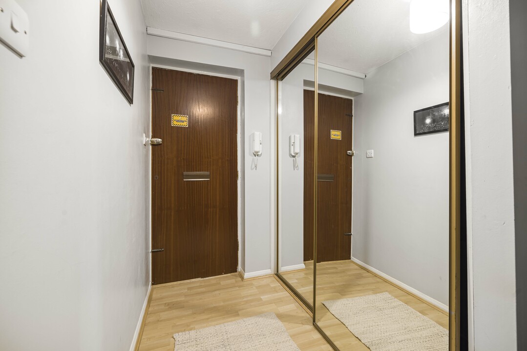 1 bed apartment for sale in Burnham Gardens, Croydon  - Property Image 2