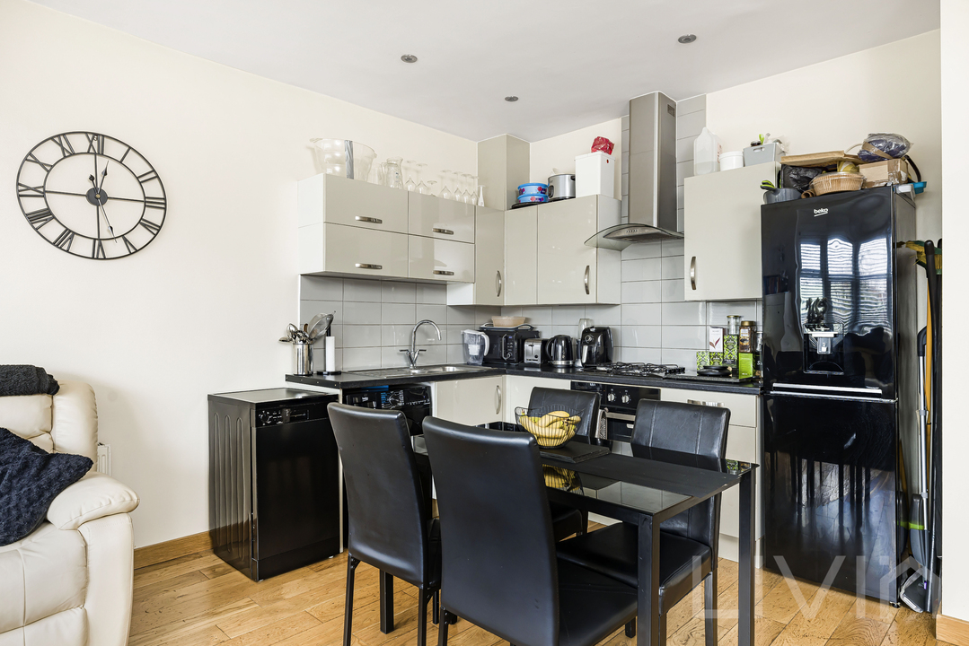 2 bed apartment for sale in Addiscombe Road, Croydon  - Property Image 6